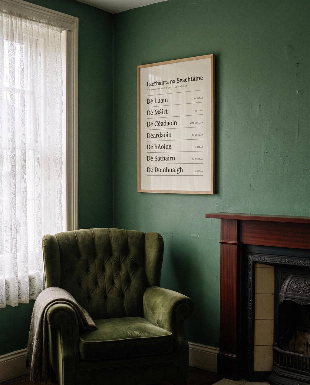 Laethanta na Seachtaine print in a room setting