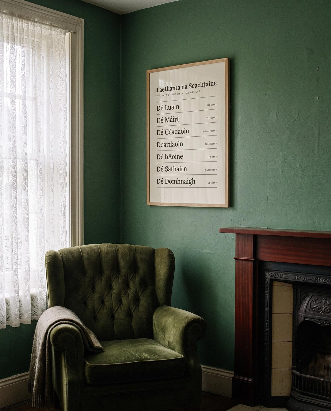 Laethanta na Seachtaine print in a room setting